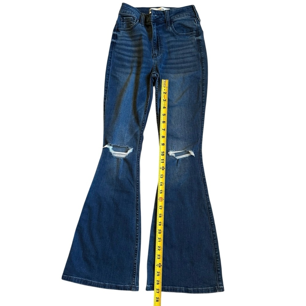 Hollister| Women’s High-Rise Ripped Blue Wash Flare Jeans- Size w23 short - Picture 9 of 11